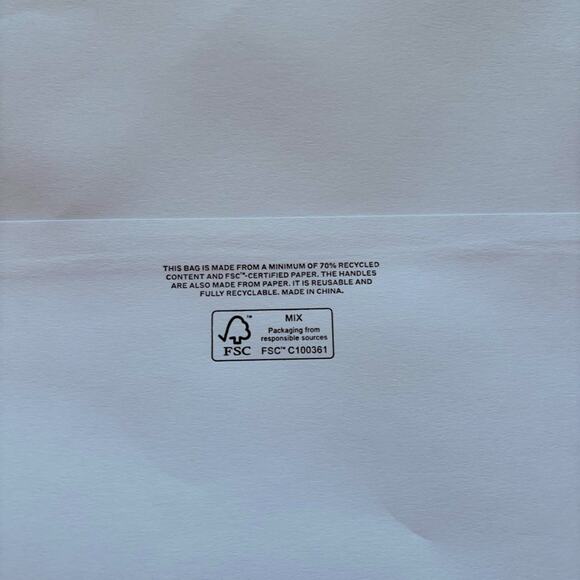 2023 Large White Burberry Shopping Bag 🛍️ - Picture 4 of 6